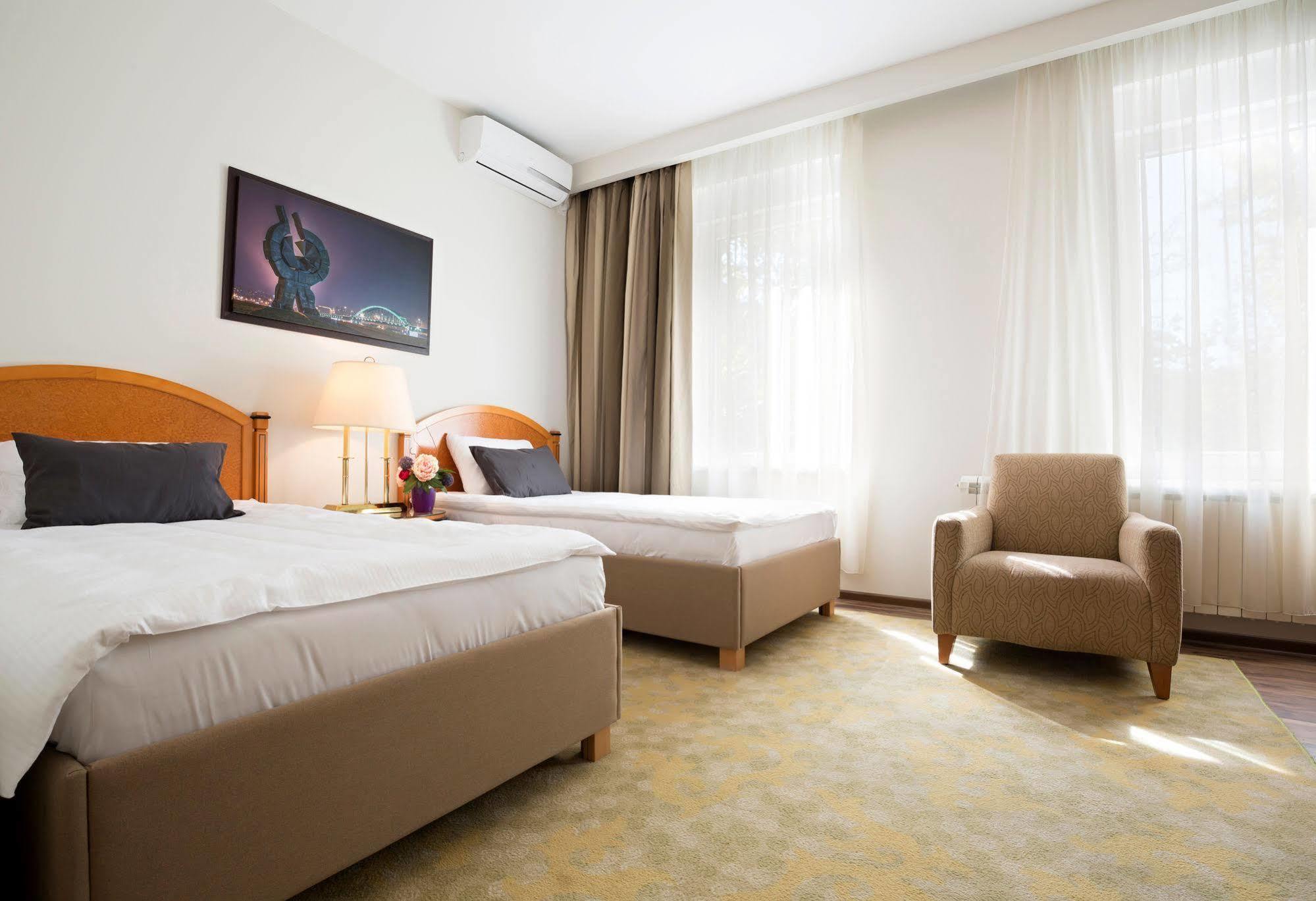 Hotel Avalon Garni Белград Екстериор снимка